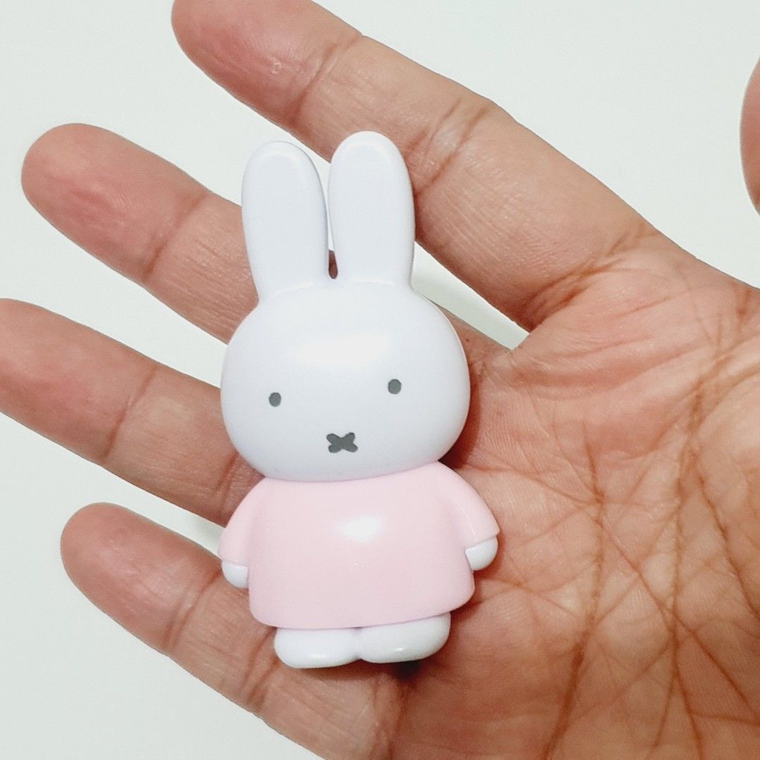 Miffy Flat Pockets Figure (Category: Figurines & Statues) located in Taytay. Submitted by kyo.mono (Listing ID 1467921915, Image 2). Description: 💟Follow us on IG: kyo.mono for faster replies TikTok: kyo.mono_ for videos and review Good as new Auth from Japan Actual photo posted.