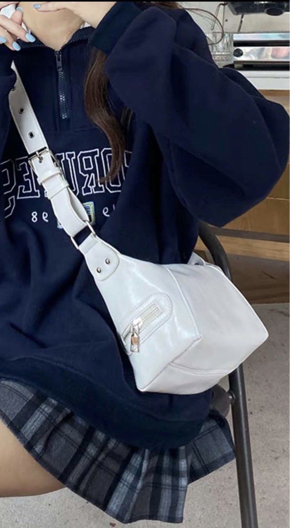 Minimalist White Leather Shoulder Bag (Category: Announcements) located in Manila. Submitted by ashbub200302708 (Listing ID 1467889531, Image 1). Description: Brand new never been used bought in tiktok shop di na nagagamit benta na lang .