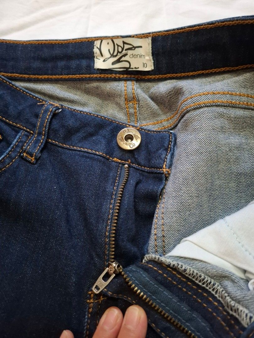 Miss selfridge (Category: Jeans) located in Bulacan. Submitted by tampipo (Listing ID 1467975256, Image 3). Description: Pre Loved Miss selfridge jean, size 28-30 kasya.. ang haba ay sakto lamang sa 4'9-4'11 na babae..good as new...