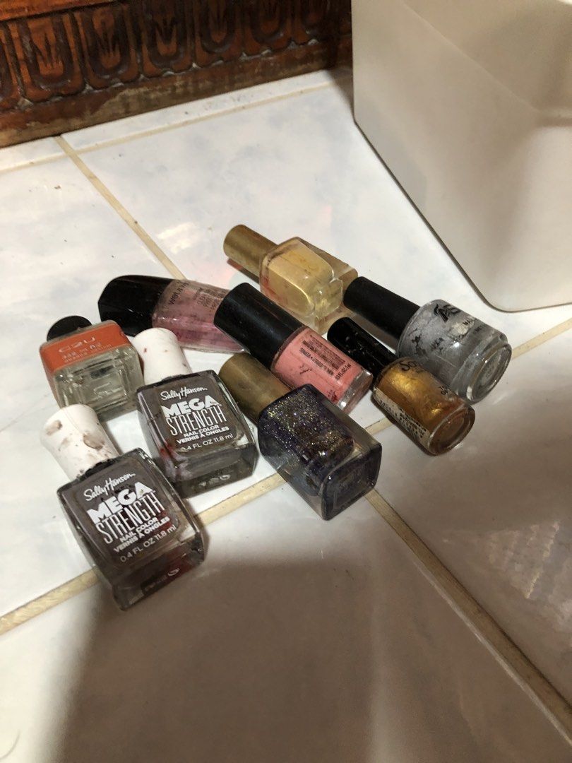 Imported Mixed Brand Nail Polish Bundle — 11 Bottles (Category: Hands & Nails) located in San Juan, La Union. Submitted by declutteringog7 (Listing ID 1468046096, Image 2). Description: 💅 Mixed Brand Nail Polish Bundle — 11 Bottles 💡 Imported / Brand name mix — Sally Hansen (USA), Sassy+, at iba pa. Good shades, gently used only. 11 bottles agad! ₱200— Take ALL 11 bottles! ✨ Category: Beauty & Personal Care > Makeup > Nail Care ✨ What You Get: 
