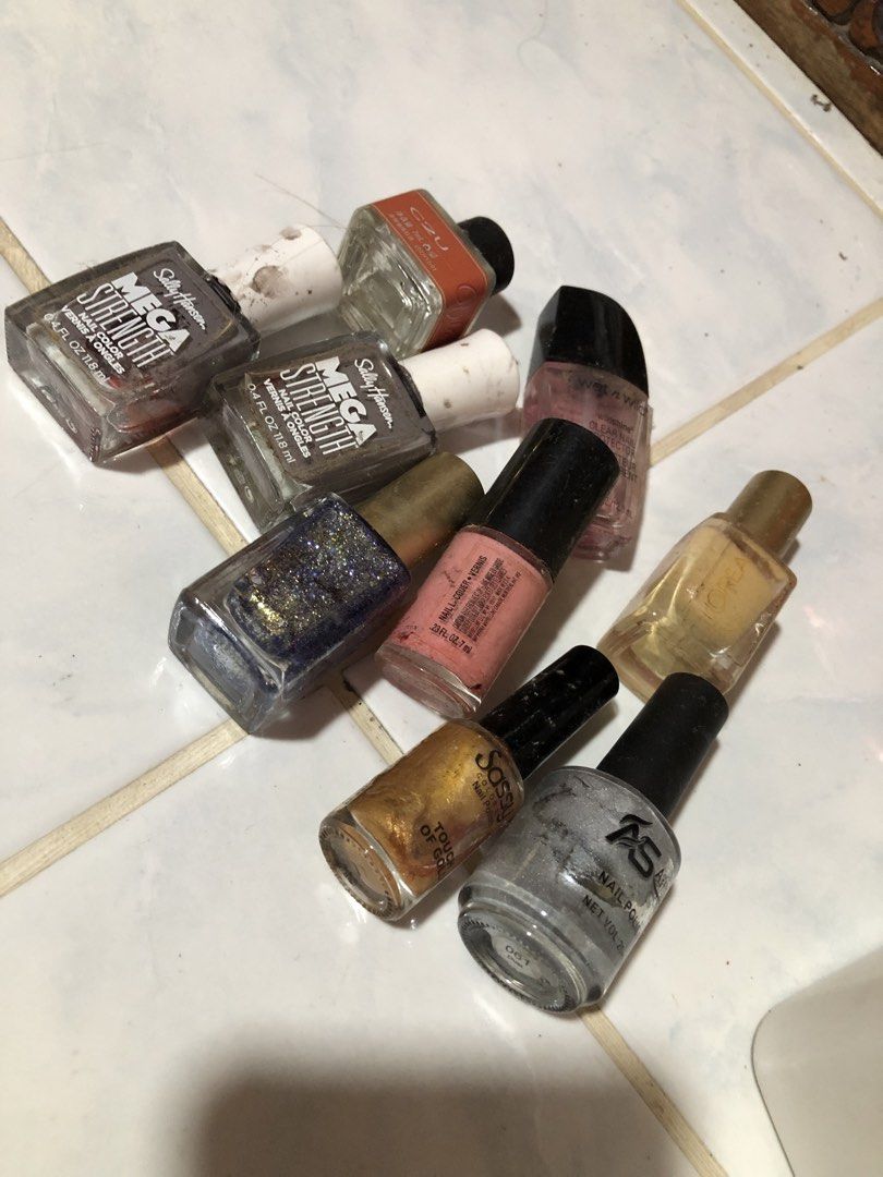 Imported Mixed Brand Nail Polish Bundle — 11 Bottles (Category: Hands & Nails) located in San Juan, La Union. Submitted by declutteringog7 (Listing ID 1468046096, Image 1). Description: 💅 Mixed Brand Nail Polish Bundle — 11 Bottles 💡 Imported / Brand name mix — Sally Hansen (USA), Sassy+, at iba pa. Good shades, gently used only. 11 bottles agad! ₱200— Take ALL 11 bottles! ✨ Category: Beauty & Personal Care > Makeup > Nail Care ✨ What You Get: 