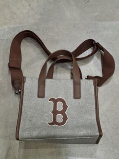 (Category: ) located in . Submitted by tokyothriftstore (Listing ID 1467928830, Image 1). Description: .