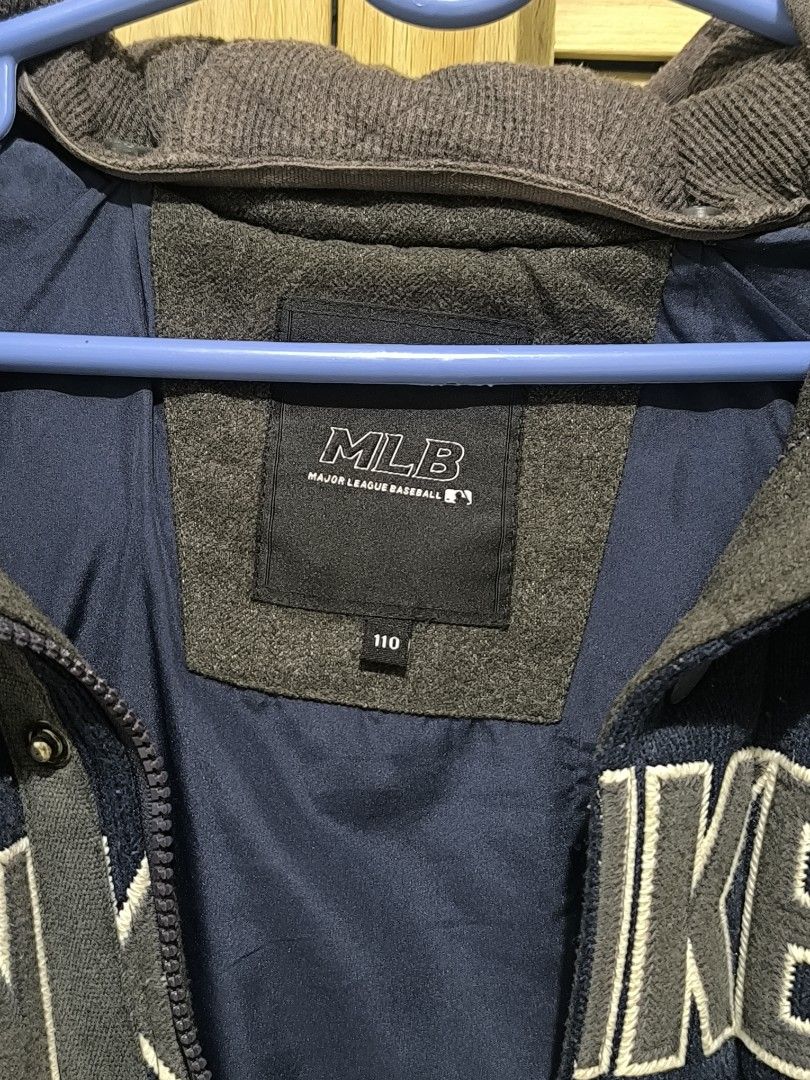 MLB New York Yankees puffer jacket (Category: Coats, Jackets and Outerwear) located in Silay City. Submitted by jplmnop (Listing ID 1467846112, Image 1). Description: dimes: 25x29 good as new slightly negotiable.