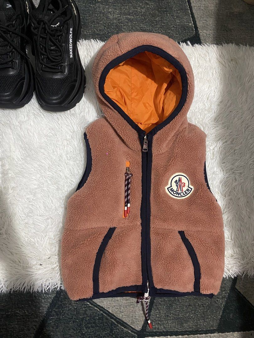 Moncler teddy vest (Category: Kids Wardrobes & Storage) located in Baguio. Submitted by jelaitrift (Listing ID 1467973731, Image 2). Description: Negotiable ganda neto😍 Perfect pang travel kasama kids nyo.