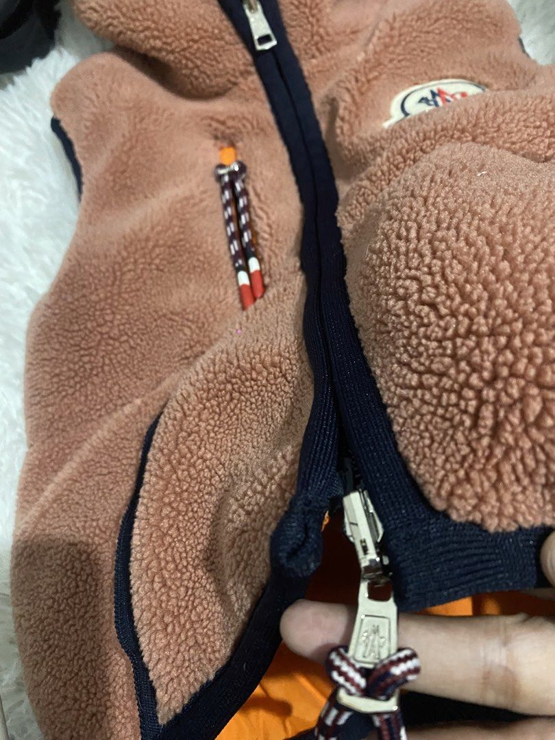 Moncler teddy vest (Category: Kids Wardrobes & Storage) located in Baguio. Submitted by jelaitrift (Listing ID 1467973731, Image 3). Description: Negotiable ganda neto😍 Perfect pang travel kasama kids nyo.