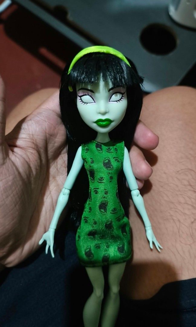 Monster High Scarah Scream (Category: Figurines & Statues) located in Cavite. Submitted by ybk_88 (Listing ID 1467842129, Image 2). Description: From We Are Monster High Line Custom clothes but includes OG Dress minimal issues with hair Can trade with G3 Werecat Twins.
