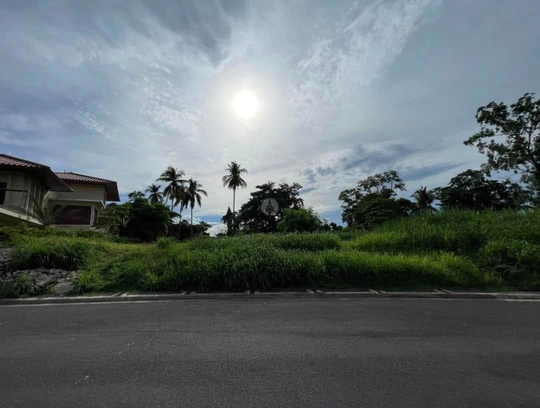 MONTECITO NUVALI Greenway Single-Loaded lot (Category: Lot) located in Makati City. Submitted by jpborjarealestatebroker (Listing ID 1467945527, Image 3). Description: (Code: FS-16) Montecito Nuvali * Lot Area: 990 sqm * Facing Southeast * Greenway Lot, Single-Loaded * Perimeter Lot, Not Tumbok * Clean Title * Selling Price: PHP 59,400,000 (PHP 60,000/sqm) 📣 Other lots in the Nuvali area available upon inquiry! Inquire now! 0939 973 6041 Jose Pa