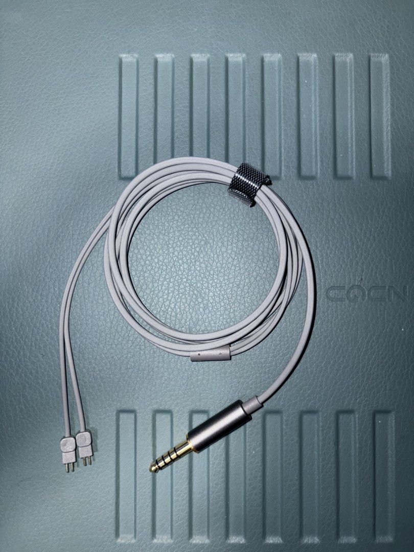 Moondrop 4.4mm Balanced Headphone Cable (Category: Headphones & Headsets) located in Caloocan City. Submitted by cringeslophaven (Listing ID 1467998772, Image 1). Description: - Genuine Moondrop 4.4mm balanced headphone cable - Terminations: 4.4mm balanced jack to dual proprietary 2-pin connectors - Compatibility: Works with any open-back models - Design: Soft grey flat wire jacket with a built-in cable slider - Extras: Includes a handy Velcro ca