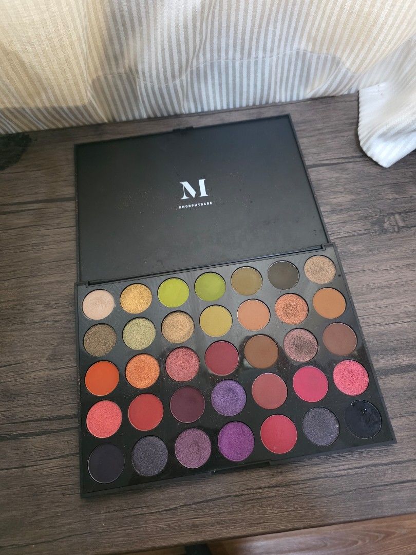 Morphe 35M Boss Mood Artistry Palette (Category: Makeup) located in Manila. Submitted by dotydoty (Listing ID 1467880800, Image 2). Description: - Morphe 35M Boss Mood Artistry Palette - Bought from the official Morphe online store - Only issue is the black eyeshadow (please see photo) - Will clean before sending .