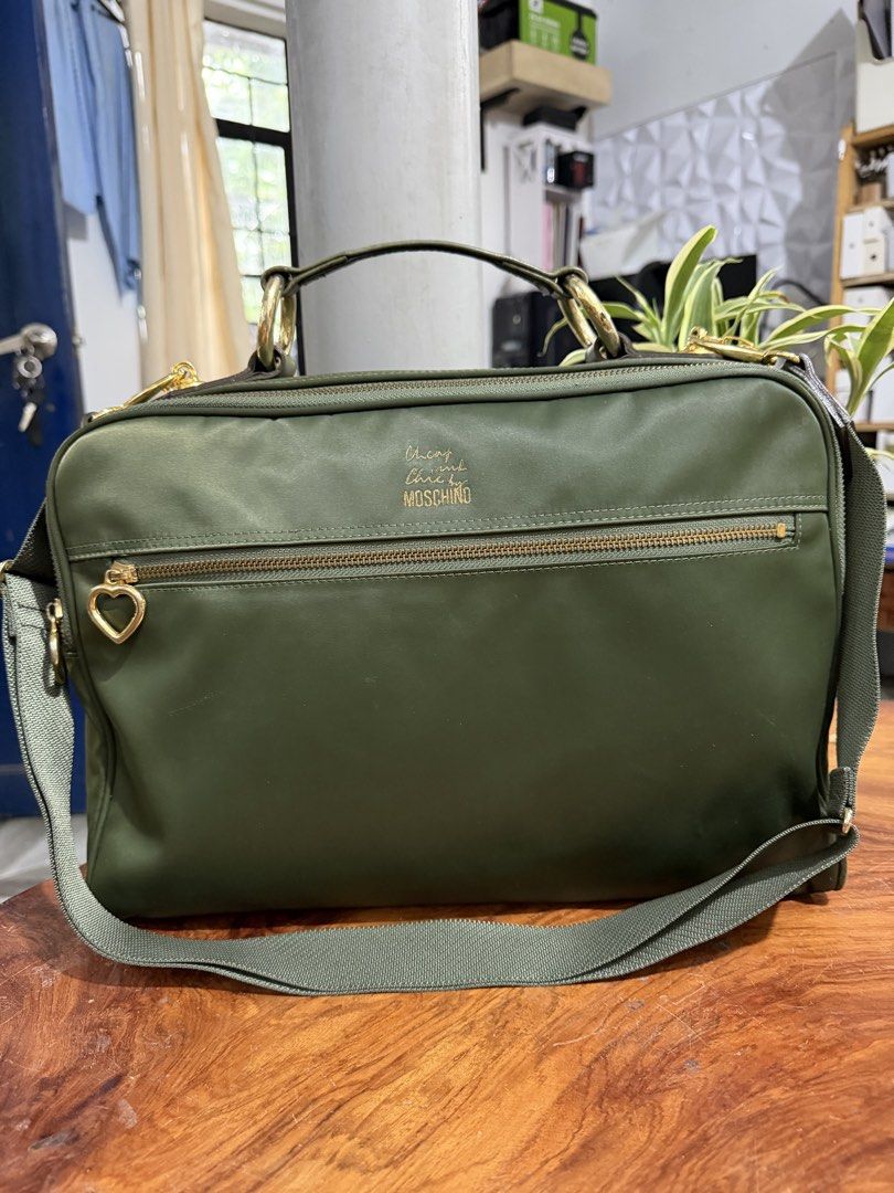 Moschino Duffle Bag (Category: Luxury Bags & Wallets) located in Lagawe. Submitted by kai_selections (Listing ID 1467979558, Image 1). Description: vguc japan box 🇯🇵 new arrival .
