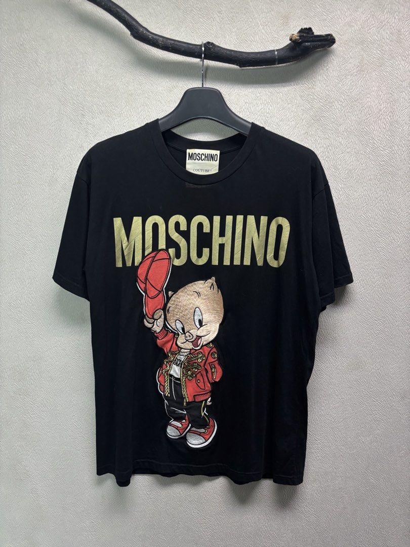 Moschino Shirt (Category: Tshirts & Polo Shirts ) located in Baybay. Submitted by thrift.ed2023 (Listing ID 1468019360, Image 1). Description: Moschino Shirt Large 21x28 No Issue Goof as New.