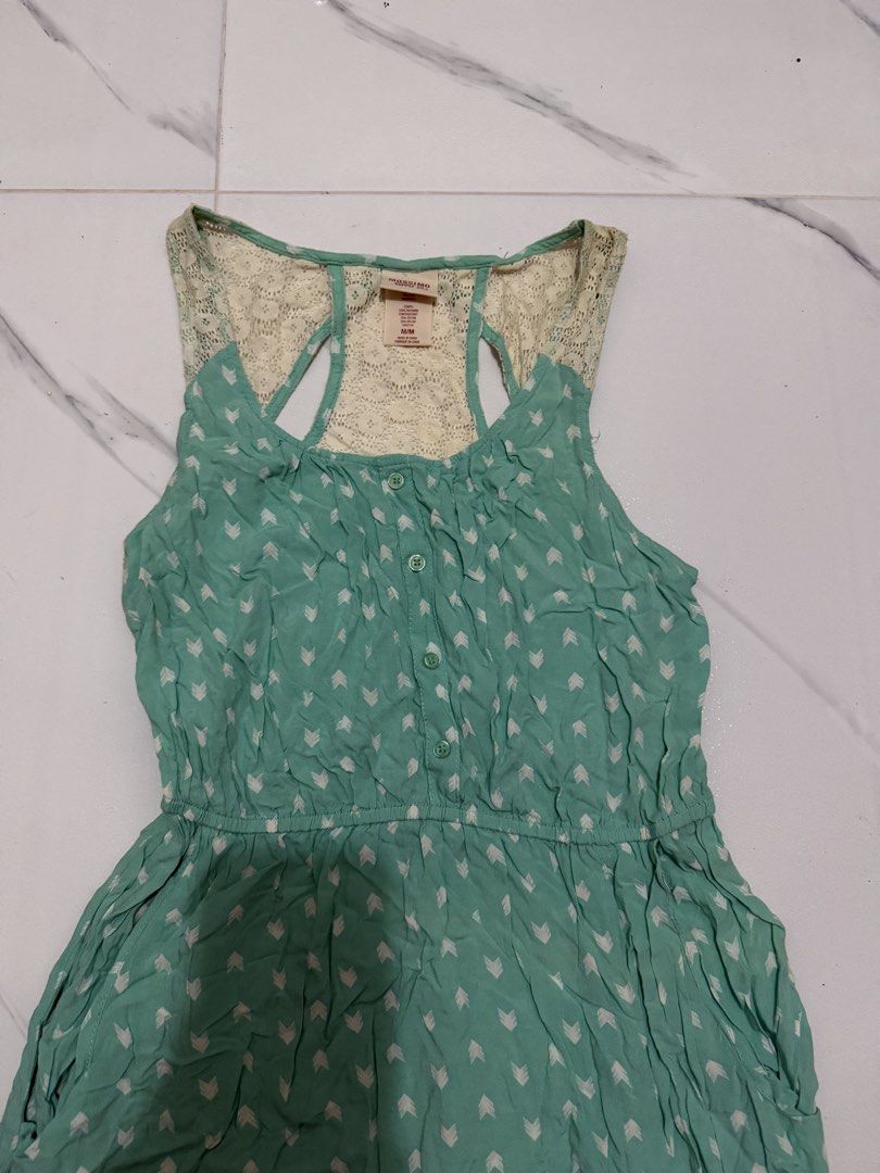 Mossimo (Category: Sleeveless) located in Las Pinas. Submitted by gmonteros (Listing ID 1467933059, Image 3). Description: .
