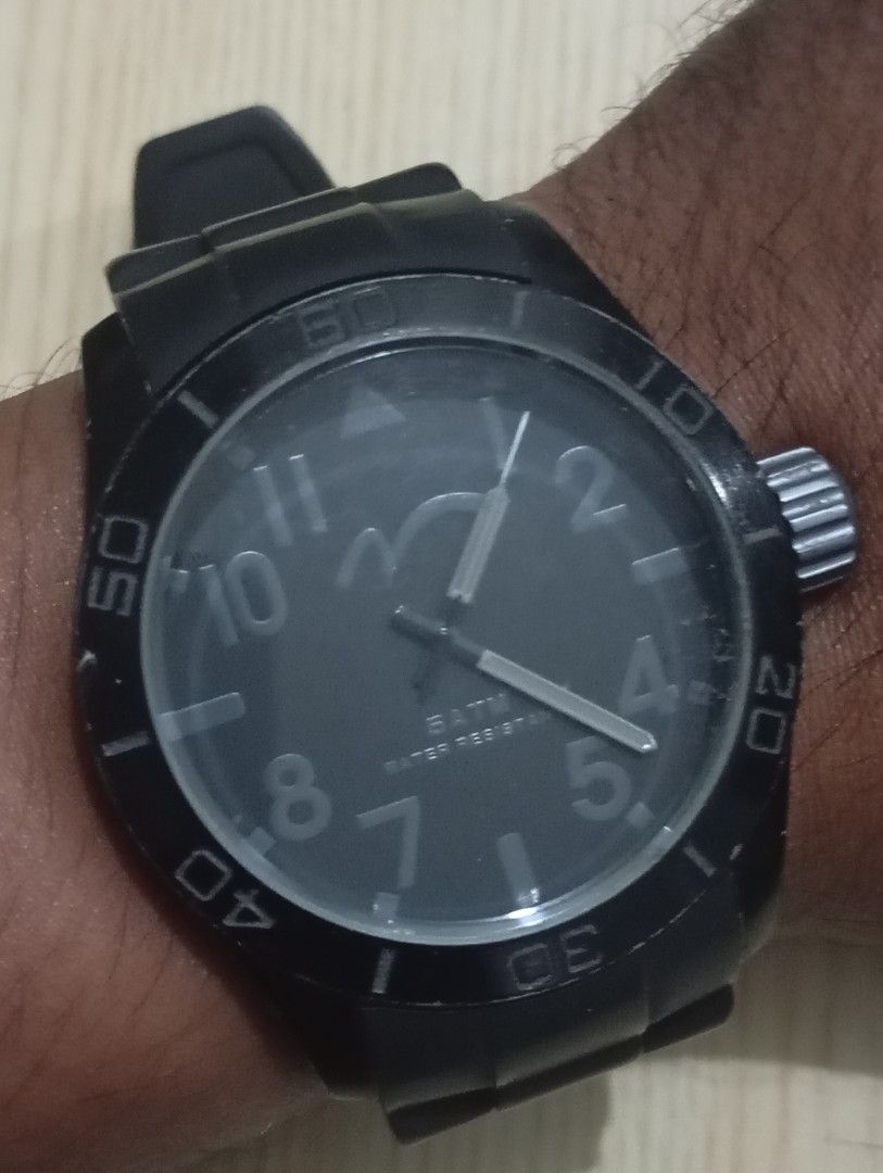 Mossimo big size (Category: Men's Watches) located in Las Pinas. Submitted by quick_deals_great_finds2 (Listing ID 1468030728, Image 3). Description: Original good working condition Quartz with battery Big size 45mm.