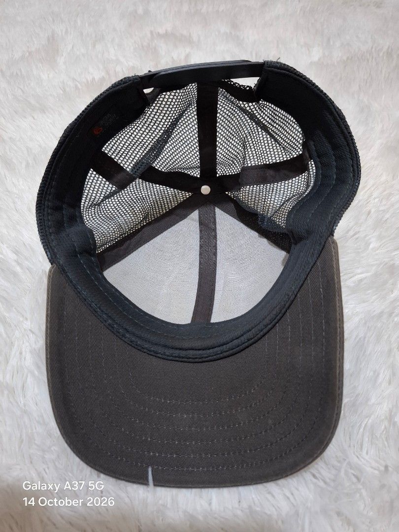 Mountain Hardwear Grail Trucker Hat i (Category: Caps & Hats) located in Manila. Submitted by thriftfinds_tagum (Listing ID 1467985574, Image 3). Description: Mountain Hardwear Grail Trucker Hat Excellent condition one size Adult snap back Lightweight and breathable 750.⁰⁰.