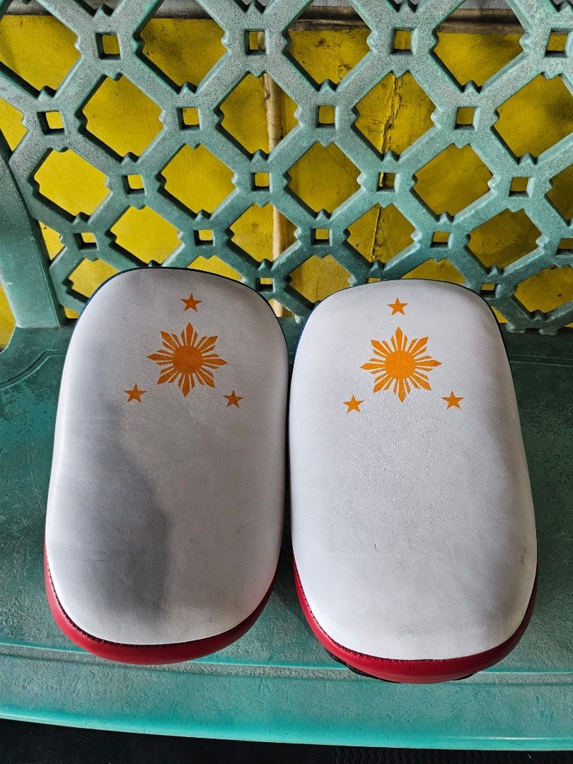 Muay Thai mitts (Category: Sports & Fitness Nutrition) located in Manila. Submitted by chrd0513 (Listing ID 1467854597, Image 3). Description: Muay Thai pads.