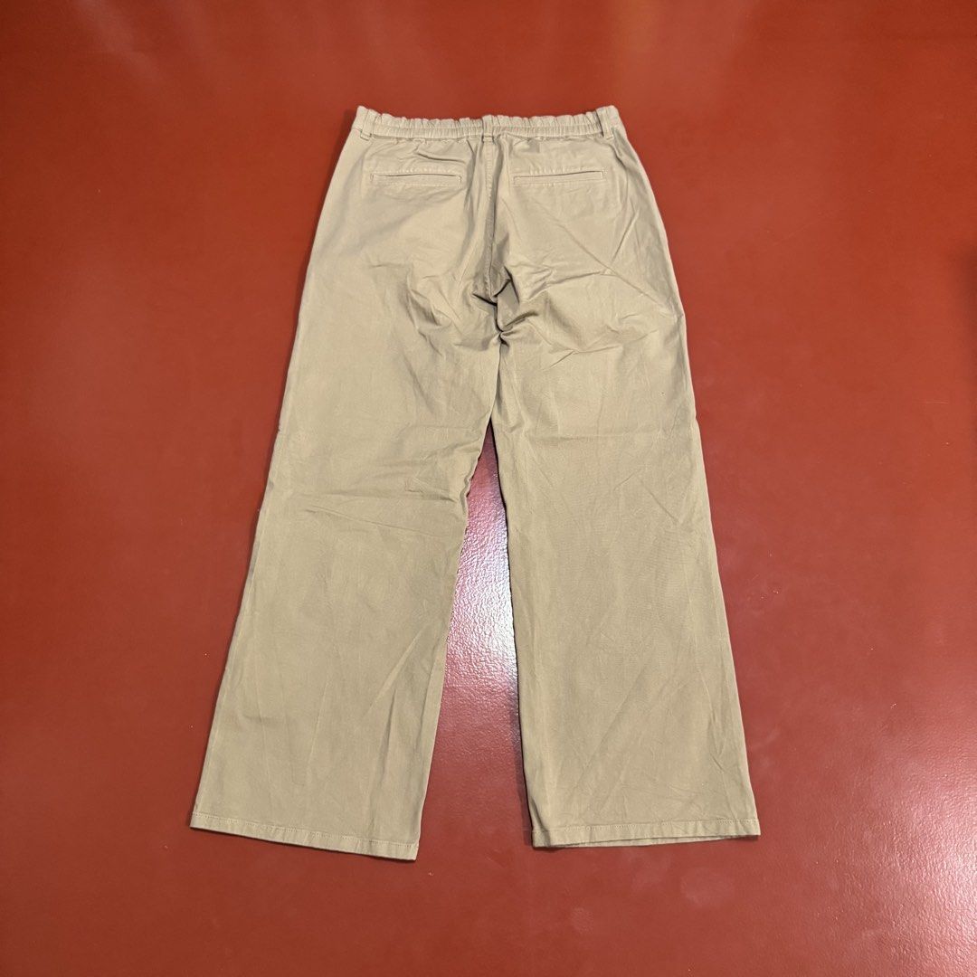 MUJI WIDE LEG CHINO PANTS (Category: Chinos) located in Pasig City. Submitted by buzzthrifty (Listing ID 1467976692, Image 2). Description: SIZE 32-34WAIST 39"LENGTH 10"HEM EXCELLENT CONDITION .