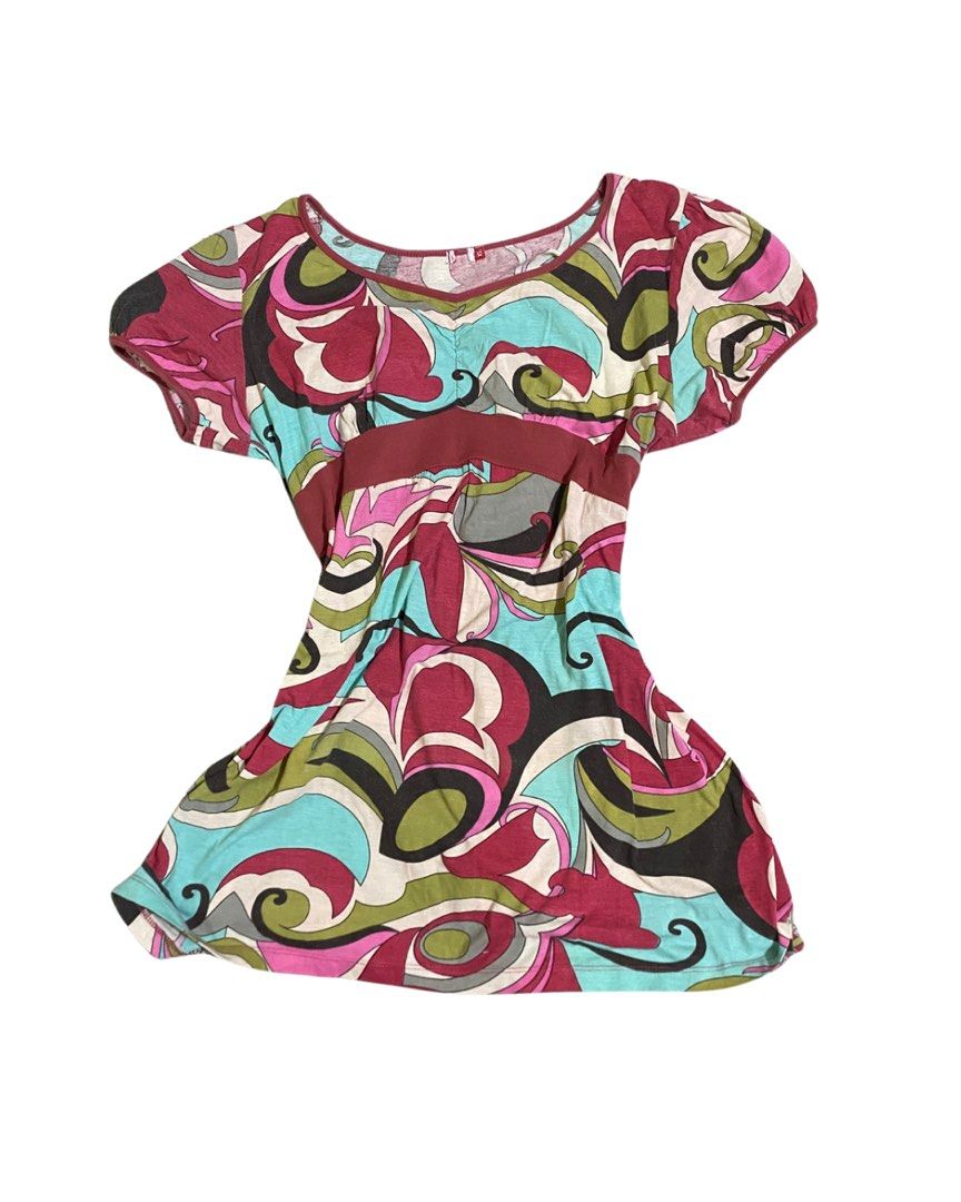 multicolor whimsy swirl puff sleeve top (Category: Others Tops) located in Manila. Submitted by rainy.finds (Listing ID 1467939810, Image 1). Description: can fit m-l (xl on tag) flaws: none w17.5 l25 .