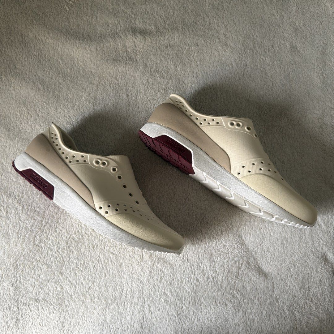Native Lennox Wanderfoam™ Block (Category: Casual Shoes) located in Quezon City. Submitted by helloherl_ (Listing ID 1467843023, Image 2). Description: Bone White / Sierra Brown M8 W10 Lihhtweight and waterproof Used only once.