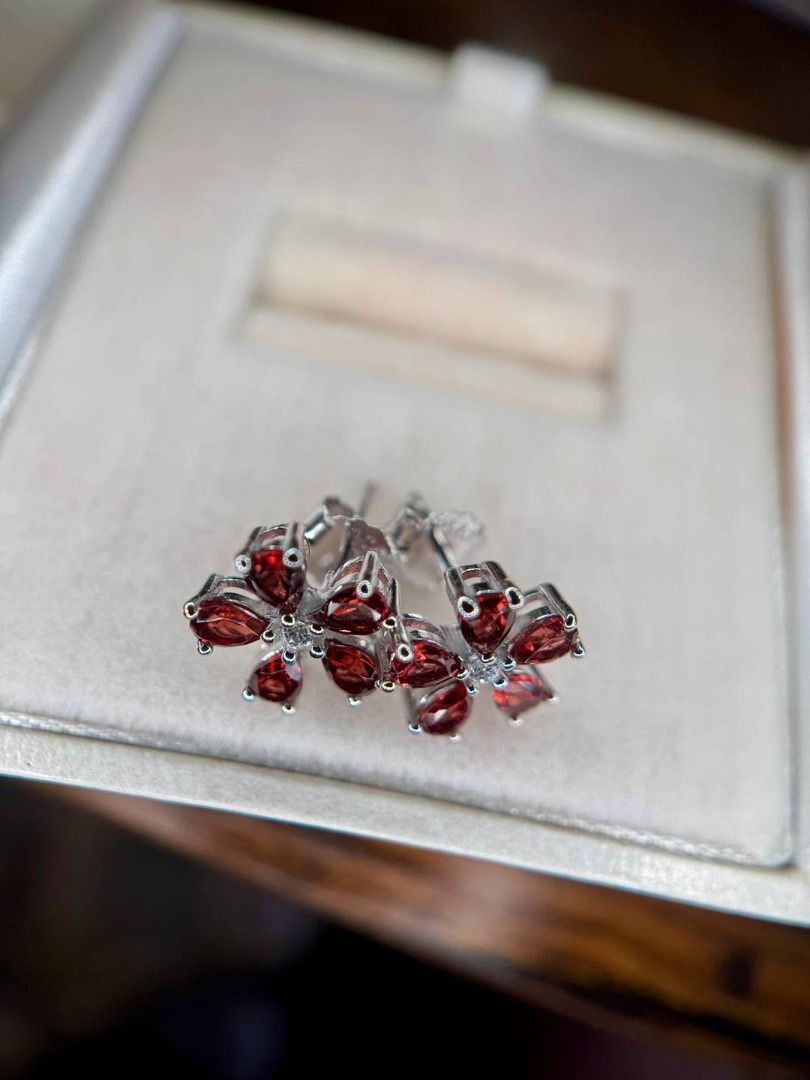 NATURAL GARNET FLORAL STUD EARRINGS (Category: Earrings) located in Baguio. Submitted by asna_taku (Listing ID 1467931540, Image 3). Description: ❤️ NATURAL GARNET FLORAL STUD EARRINGS ❤️ YES — NATURAL GARNET! ❤️✨ A gorgeous deep wine-red sparkle in a sweet floral design. These are the kind of earrings that look far more expensive than the price tag. 🌺 5-petal floral design ❤️ Natural faceted garnets with rich red tones ✨ Beautiful sparkle as th