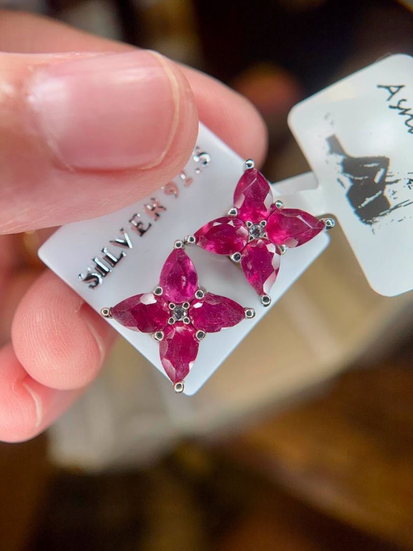 Natural Ruby in Silver Floral Stud Earrings (Category: Earrings) located in Baguio. Submitted by asna_taku (Listing ID 1467909742, Image 1). Description: ❤️ Natural Ruby in Silver Floral Stud Earrings Simple, feminine, and eye-catching. ✨ ❤️ Natural Ruby 🤍 Bnew silver setting 🌸 Elegant 4-petal floral design ✨ Beautiful faceted rubies with a rich pinkish-red glow 5 pairs available 💰 ₱4,480/pair A pretty everyday statement piece for the ladies w