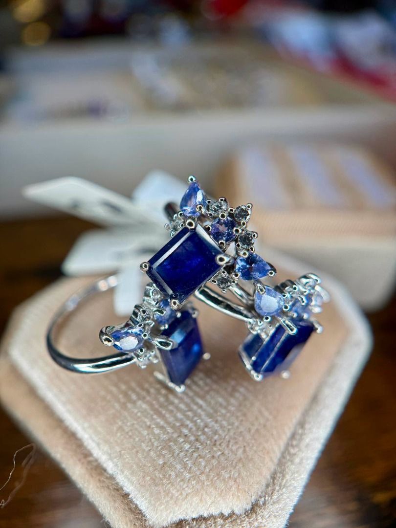 NATURAL SAPPHIRE & TANZANITE IN CROWN-INSPIRED SILVER SETTING (Category: Rings) located in Baguio. Submitted by asna_taku (Listing ID 1467904937, Image 3). Description: 👑 NATURAL SAPPHIRE & TANZANITE IN CROWN-INSPIRED SILVER SETTING 💙💜 A regal combination of deep blue Natural Sapphire accented with sparkling Tanzanite, arranged in a beautiful crown-like silhouette. The pointed gemstone accents rising around the center give this ring an elegant