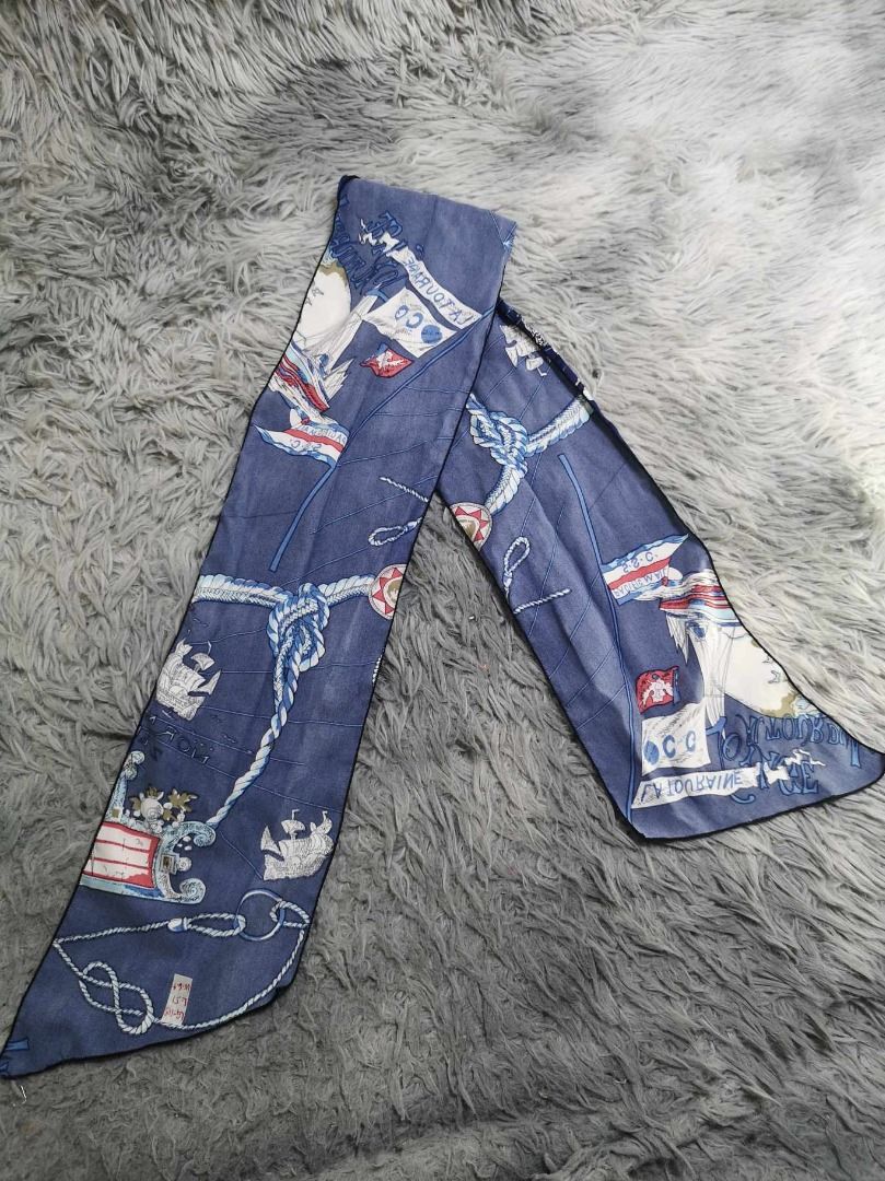 Nautical Themed Print Navy Blue Twilly (Category: Scarves) located in Santa Cruz. Submitted by jmy_surplus.2 (Listing ID 1467969855, Image 2). Description: Size ; L- 5 W - 6.4 Color ; Navy Blue Type ; Twilly Brand ; No Brand Material ; Silk Style ; Navy Blue Neck Ribbon LG 118 JMY 3 Batch #225.