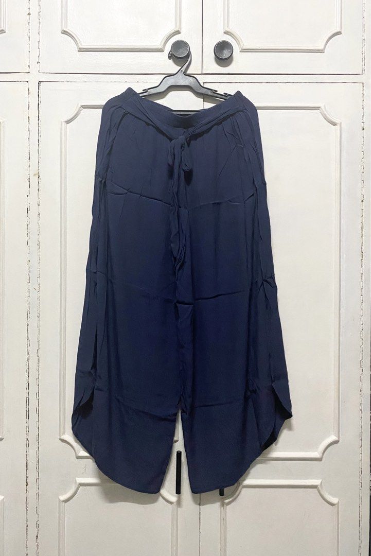 Navy Blue Overlap Side-Open Beach Pants Summer Pants (Category: Other Bottoms) located in Quezon City. Submitted by madame_royale (Listing ID 1467157206, Image 3). Description: .