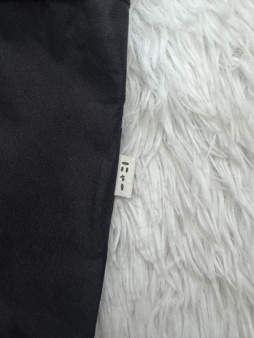 NENET TWO WAY BAG (Category: Sling Bags) located in Baguio. Submitted by greylootthrifts (Listing ID 1467899032, Image 3). Description: .