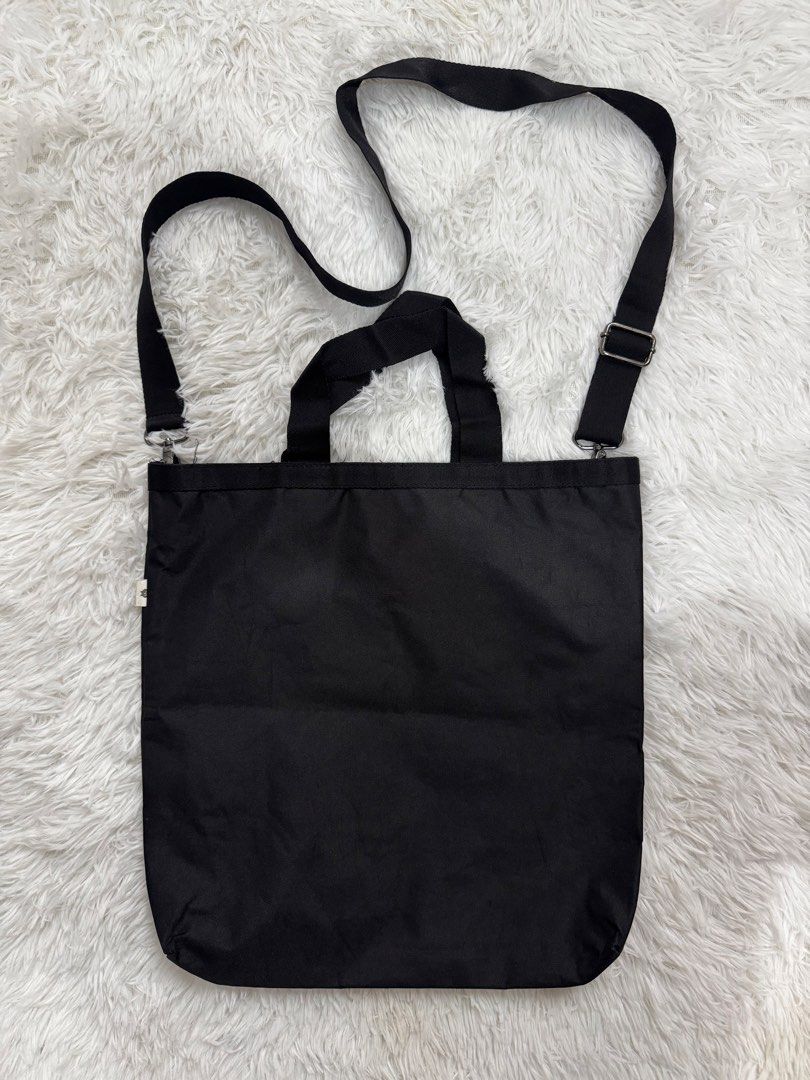 NENET TWO WAY BAG (Category: Sling Bags) located in Baguio. Submitted by greylootthrifts (Listing ID 1467899032, Image 2). Description: .