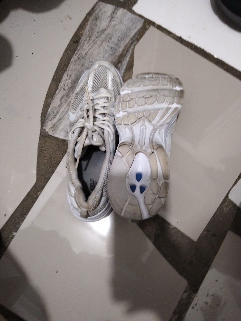 New Balance (Category: Sneakers) located in El Salvador. Submitted by francheskaukayukay (Listing ID 1467864667, Image 2). Description: .
