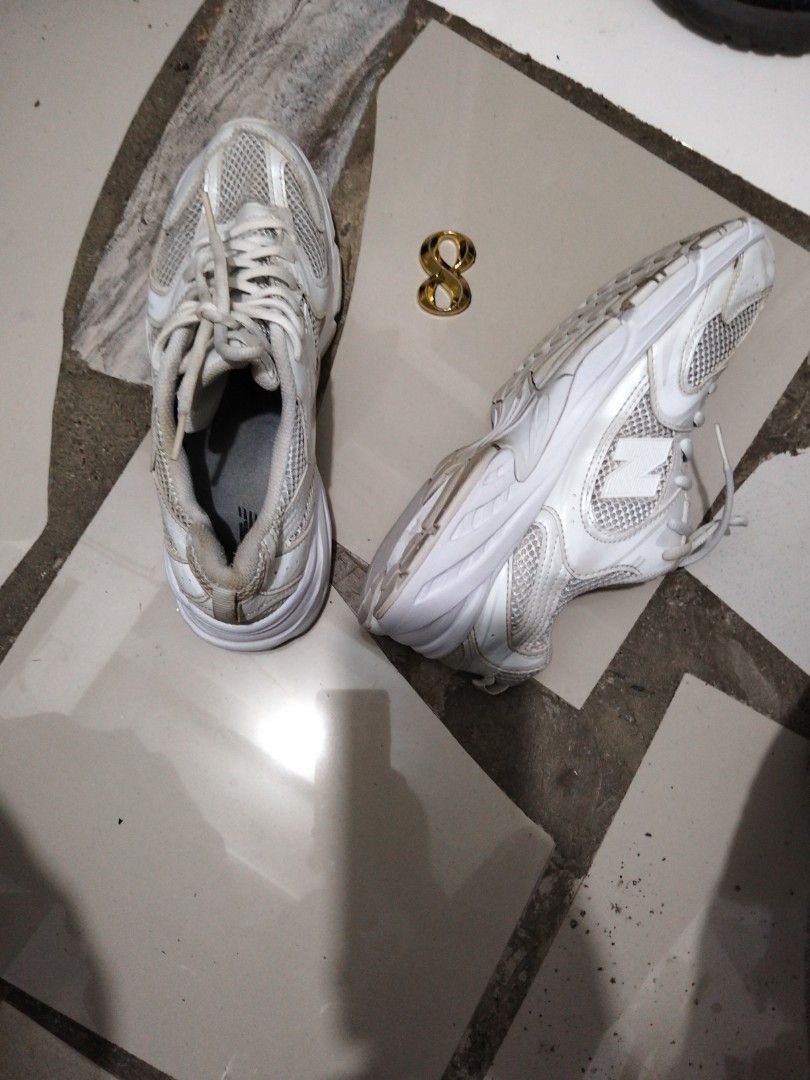 New Balance (Category: Sneakers) located in El Salvador. Submitted by francheskaukayukay (Listing ID 1467864667, Image 1). Description: .