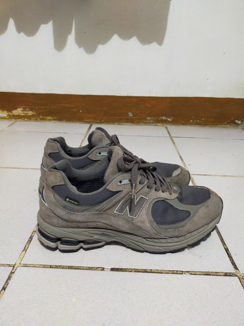 New Balance 2002r Goretex (Category: Sneakers) located in Manila. Submitted by patinacollectives2.0 (Listing ID 1467978618, Image 3). Description: New Balance 2002r Goretex Size 9.5US Signs of usage (Sockline tear) No major issues Full goretex Cheapest goretex pair you'll find perfect for rainy season 1200+SF Marikina location Shipping via Lalamove or J&T.