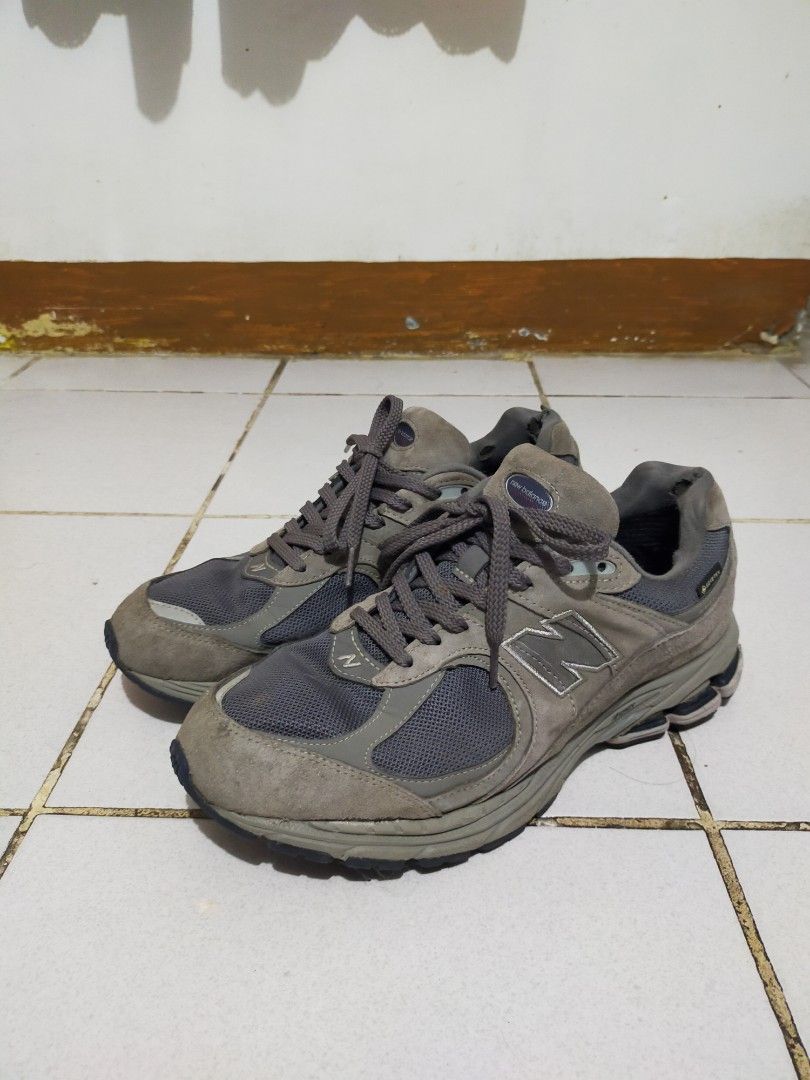 New Balance 2002r Goretex (Category: Sneakers) located in Manila. Submitted by patinacollectives2.0 (Listing ID 1467978618, Image 1). Description: New Balance 2002r Goretex Size 9.5US Signs of usage (Sockline tear) No major issues Full goretex Cheapest goretex pair you'll find perfect for rainy season 1200+SF Marikina location Shipping via Lalamove or J&T.