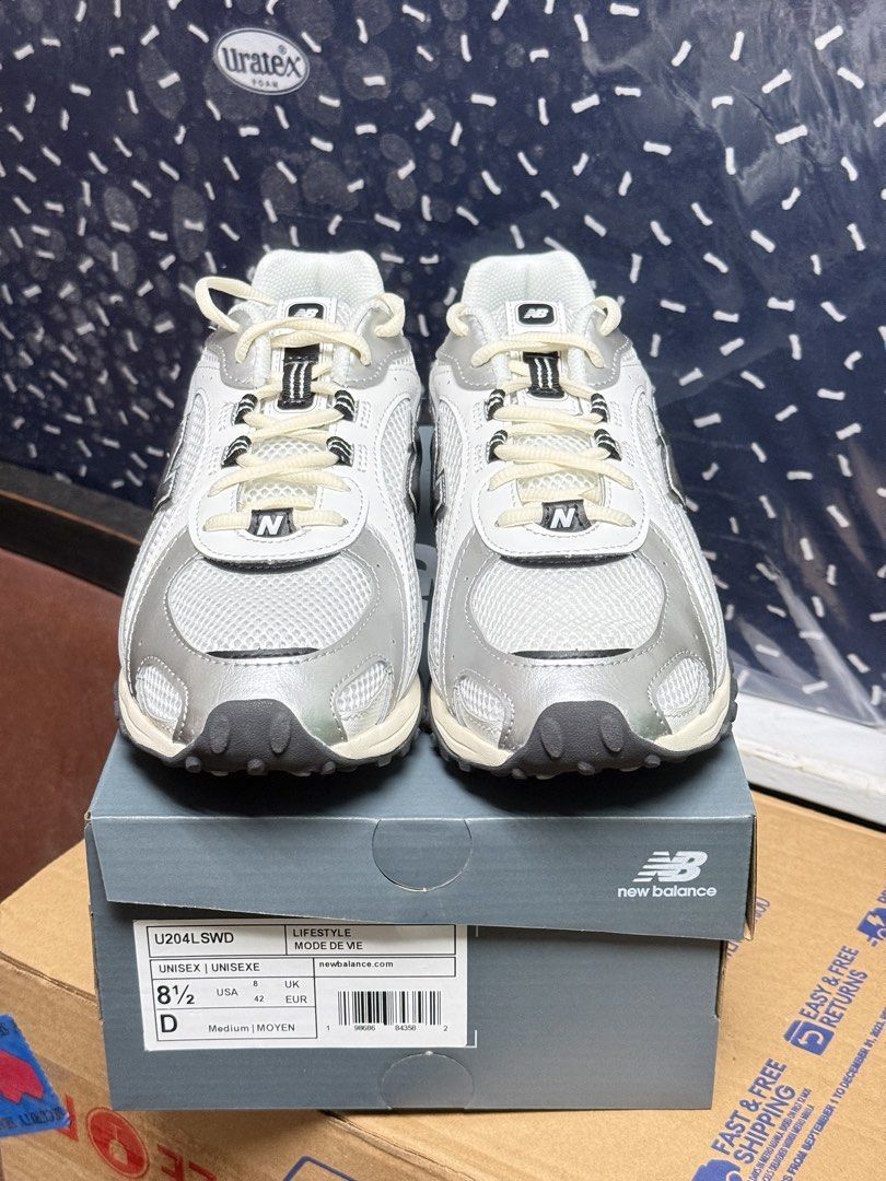 New Balance 204L - Silver (Category: Sneakers) located in Valenzuela. Submitted by decluttrr (Listing ID 1467905566, Image 2). Description: 🔥 FOR SALE: NEW BALANCE 204L – SILVER 🔥 👟 Brand New | US Men’s Size 8.5 💰 Selling Price: ₱4,500 only! 🏷️ SRP: ₱6,800 ✨ Sleek silver colorway ✨ Brand new and never worn ✨ Save ₱2,300 from the original retail price! Selling for a steal! Perfect for everyday wear and sneaker rotation. 🤍 📩 PM if interested