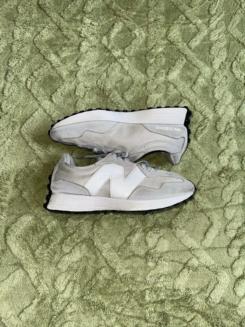 New Balance 327 Grey Silver (Category: Sneakers) located in Quezon City. Submitted by repa_ (Listing ID 1467974974, Image 1). Description: Size 9 Issues: need deep clean and well used .