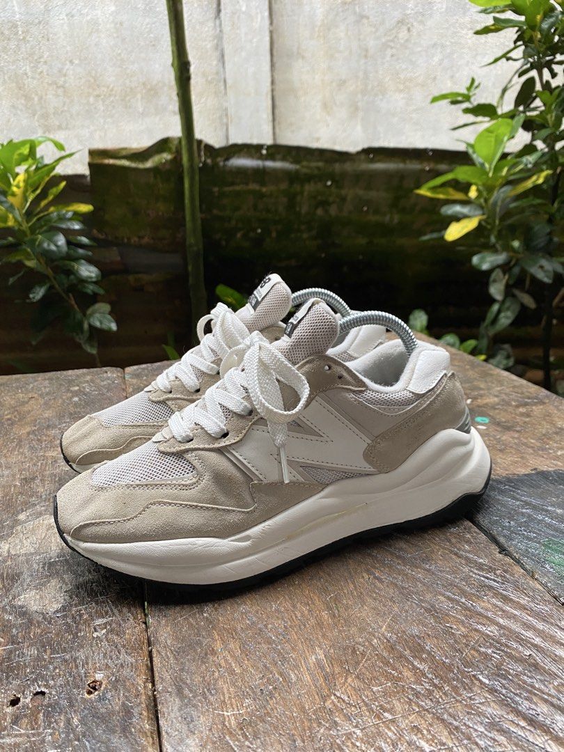 New Balance Sneakers (Category: Sneakers) located in Cagwait. Submitted by roundsociety_ph (Listing ID 1467911028, Image 1). Description: .