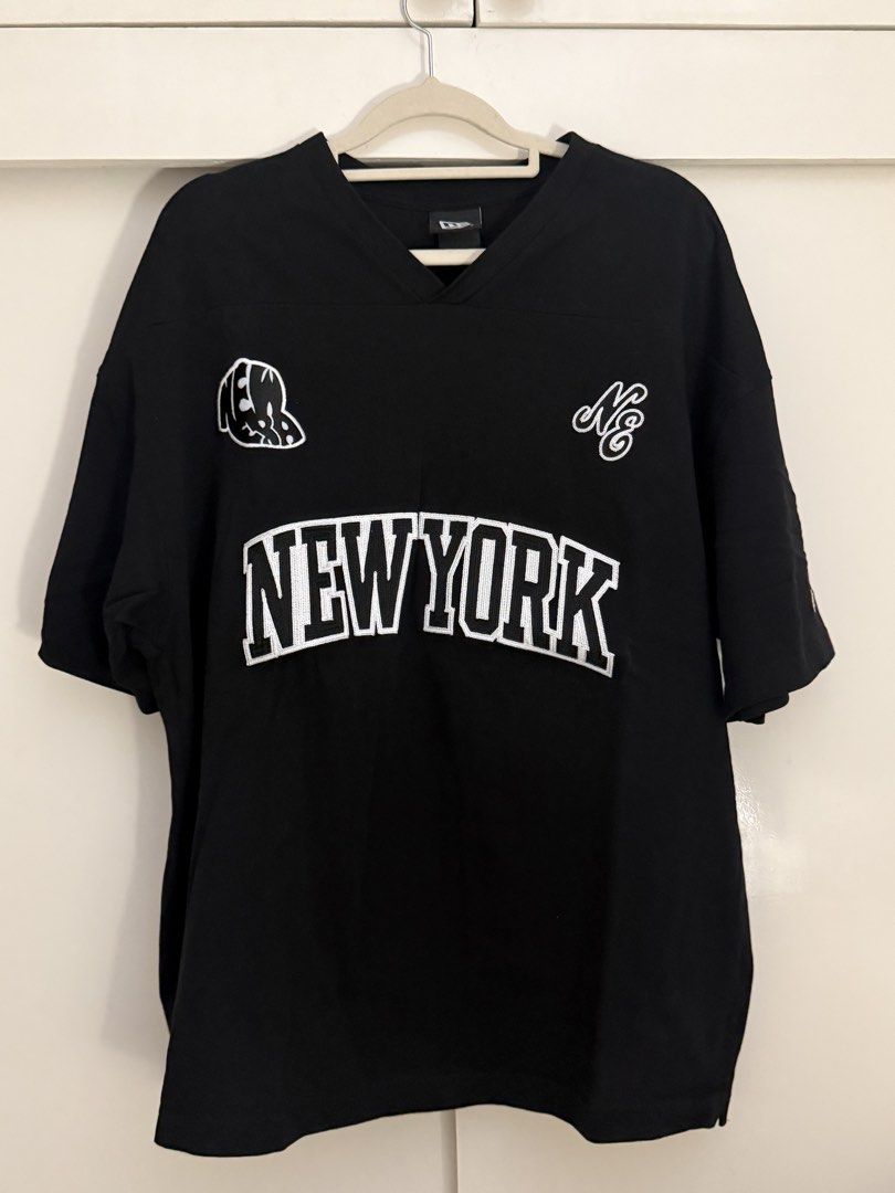 New Era Wordmark Short Sleeve Jersey (Category: Tshirts & Polo Shirts ) located in Pasig City. Submitted by kurtlorraine (Listing ID 1467857848, Image 1). Description: - Brand: New Era - Style: V-neck jersey oversized shirt - Color: Black - Unisex - Used once only RFS: Too big for me.