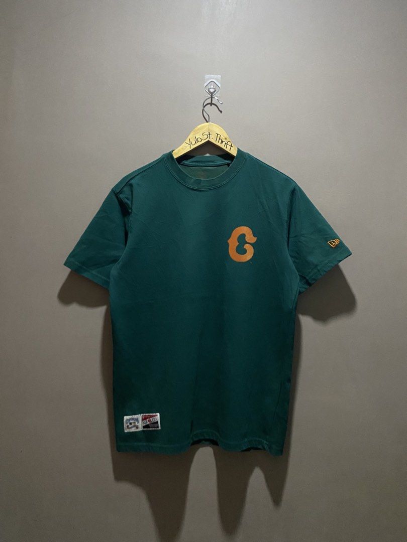 New era x MLB (Category: Tshirts & Polo Shirts ) located in Iloilo. Submitted by yulostreet.thrift (Listing ID 1467973990, Image 1). Description: New Era x MLB tee Complete tags Size M on tags 21.5Wx27L Best fit M-L Features a logo print on the chest and several patches on the hem. New era embroidered logo on the left sleeve. 9.5/10 CR Excellent condition.