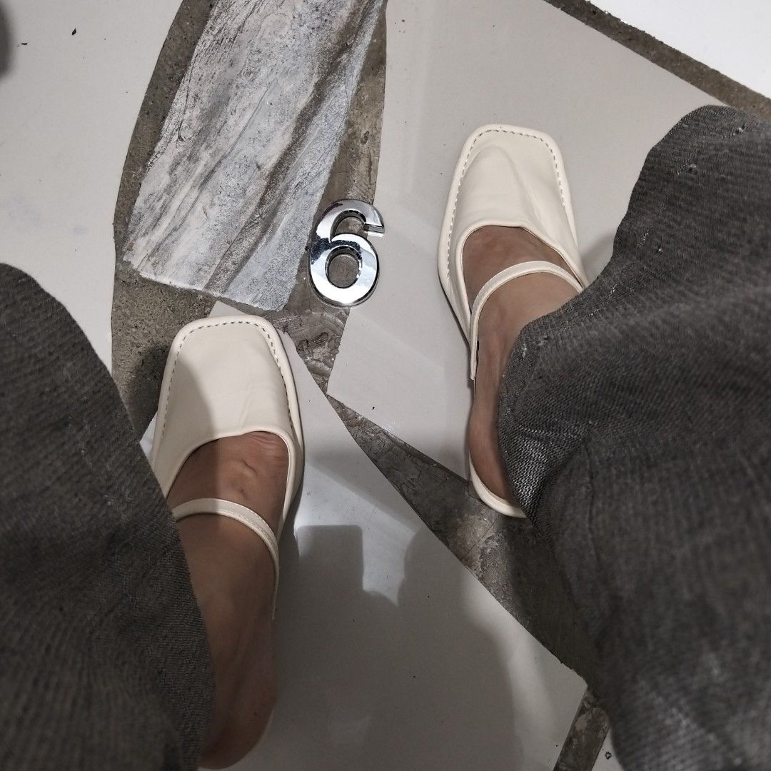 Nice Claup Nude Sandals (Category: Sandals) located in El Salvador. Submitted by francheskaukayukay (Listing ID 1467854603, Image 1). Description: .