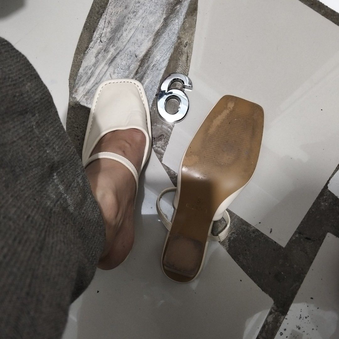 Nice Claup Nude Sandals (Category: Sandals) located in El Salvador. Submitted by francheskaukayukay (Listing ID 1467854603, Image 3). Description: .