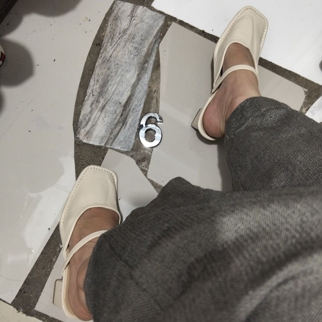 Nice Claup Nude Sandals (Category: Sandals) located in El Salvador. Submitted by francheskaukayukay (Listing ID 1467854603, Image 2). Description: .