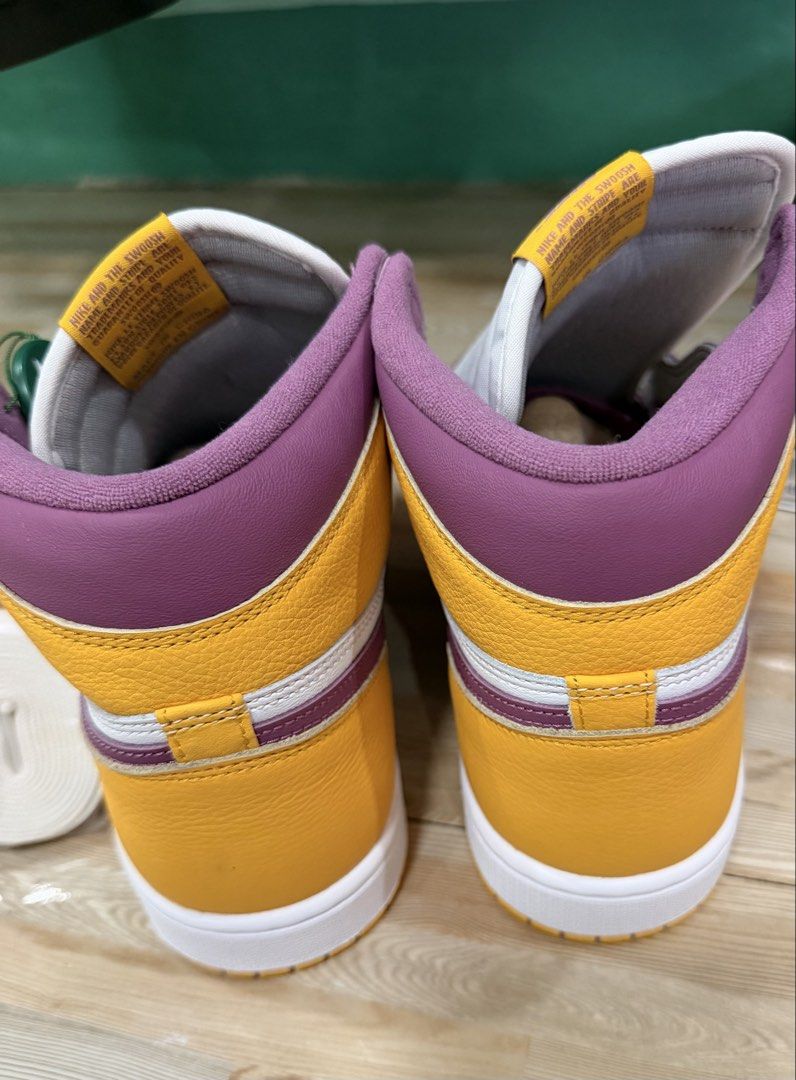 Nike Air Jordan 1 Retro High OG (Category: Sneakers) located in Tabuk. Submitted by farawayluxe (Listing ID 1468046185, Image 3). Description: Air Jordan 1 Retro High OG University GoldLight Bordeaux 100% Authentic (StockX Verified!) NEW IN BOX (missing top lid) Men’s Size US 10.