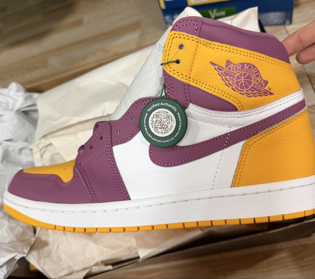 Nike Air Jordan 1 Retro High OG (Category: Sneakers) located in Tabuk. Submitted by farawayluxe (Listing ID 1468046185, Image 1). Description: Air Jordan 1 Retro High OG University GoldLight Bordeaux 100% Authentic (StockX Verified!) NEW IN BOX (missing top lid) Men’s Size US 10.
