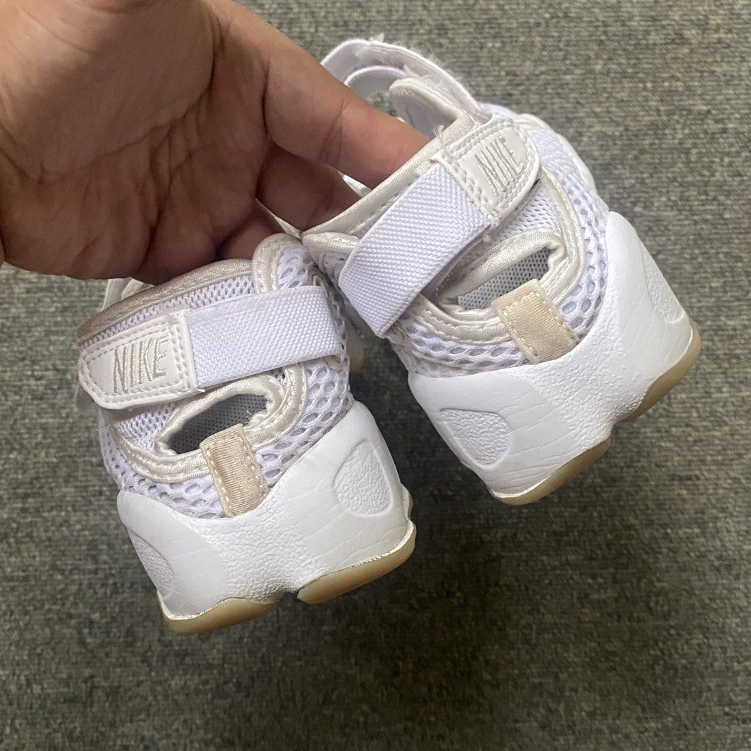 Nike Air Rift (Category: Sneakers) located in Tagum. Submitted by casper8100 (Listing ID 1467846137, Image 3). Description: Nike Air Rift Size 39.5 eur / 25 cm Very Good Condition 1,300.