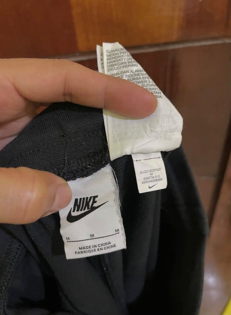 Nike Alumni (Category: Shorts) located in Manila. Submitted by ayskrim_ (Listing ID 1468051446, Image 3). Description: Dimes: Waistline - 28-32 Length- 21 Hemline - 11.5.