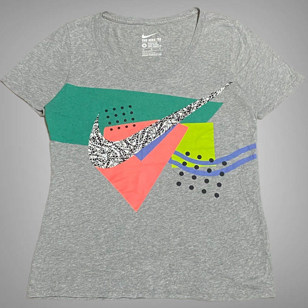 Nike big swoosh (Category: Shirts) located in Mabalacat. Submitted by stellargarments (Listing ID 1467886525, Image 1). Description: L : 24 W: 18 Condition : 9/10 buong buo swoosh/logos complete all no butas/stain cotton fabric.