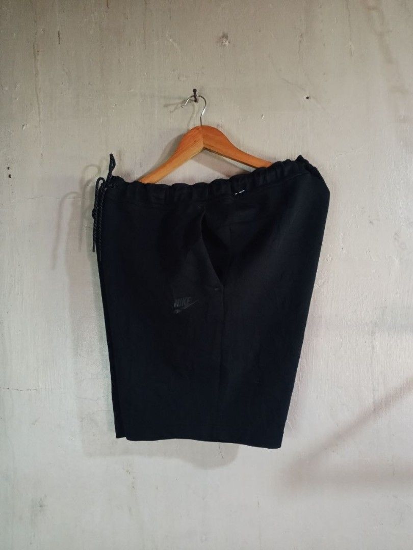 Nike Black Size M (Category: Shorts) located in Polangui. Submitted by monsipalen05920 (Listing ID 1467839947, Image 2). Description: NIKE W 36-40 L 19 LO 11.5 SIZE MEDIUM ON TAG COLOR RATE 9.8/10 NO ISSUE GOOD TO EXCELLENT CONDITION ADD SFEE .