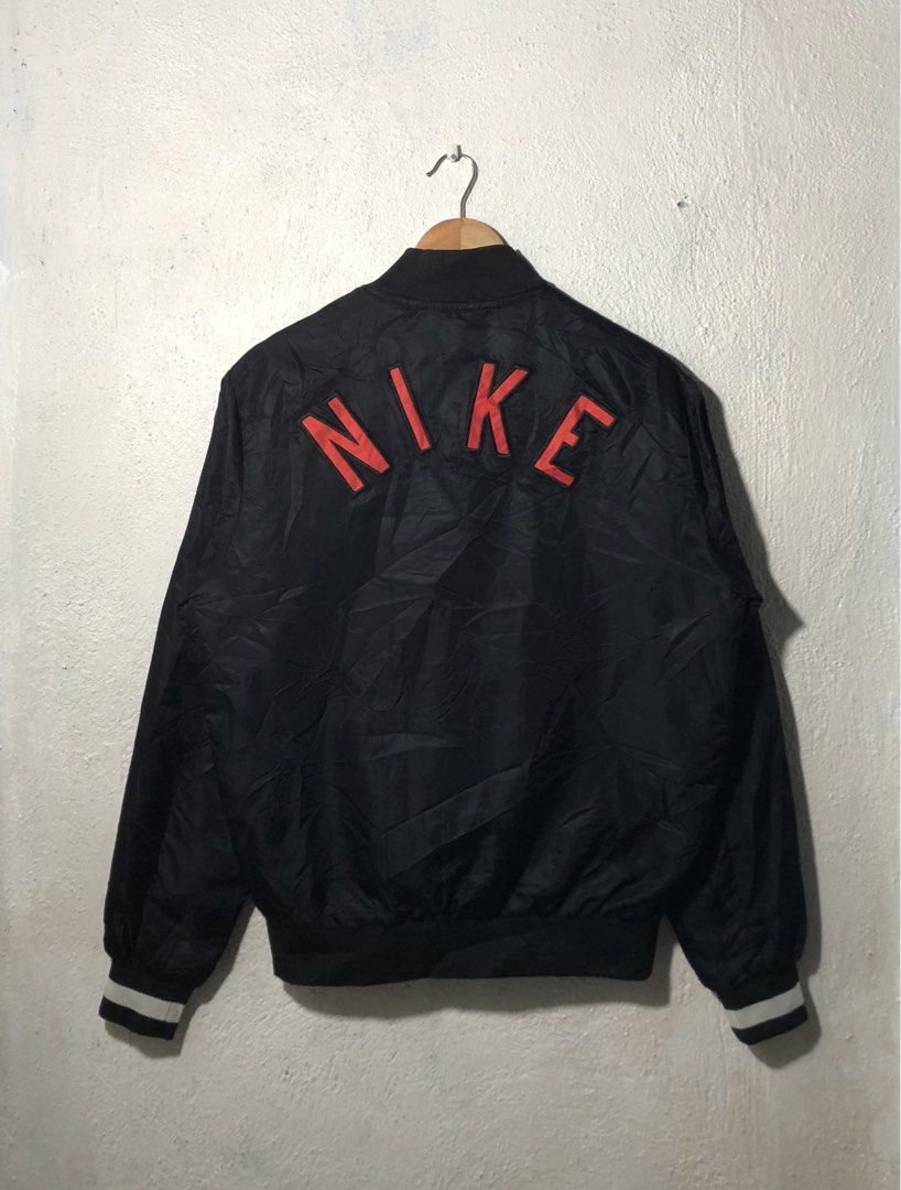 Nike Air Baseball Jacket (Category: Coats, Jackets and Outerwear) located in Dumaguete. Submitted by raysthrift (Listing ID 1467869310, Image 2). Description: ✅Nike Air Baseball Jacket -22.5x26 -9.8/10 color rate -Embroidered logo back -Excellent condition -Cut washtag only -issue minimal yellow stain sa left ribbings washable only.