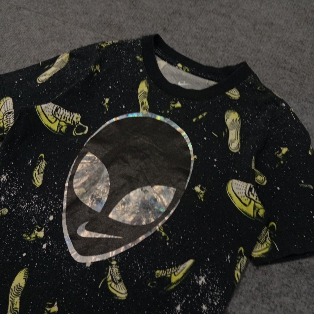 Nike Boys Alien AOP Tshirt (Category: Babies & Kids Fashion) located in Taguig. Submitted by sito. (Listing ID 1467873945, Image 2). Description: For sale! 📣 Nike Boys Alien AOP T-Shirt Specs and measurements: • Size Small • Length 24 inches • Width 14.5 inches Condition Details: • Good Condition • Color rate: 10/10 • Overall Condition: 10/10 Price: ~ ₱210 Transaction Details: Location: Upper Bicutan, Taguig City, Metro Manila, 1633 Payment: Gca
