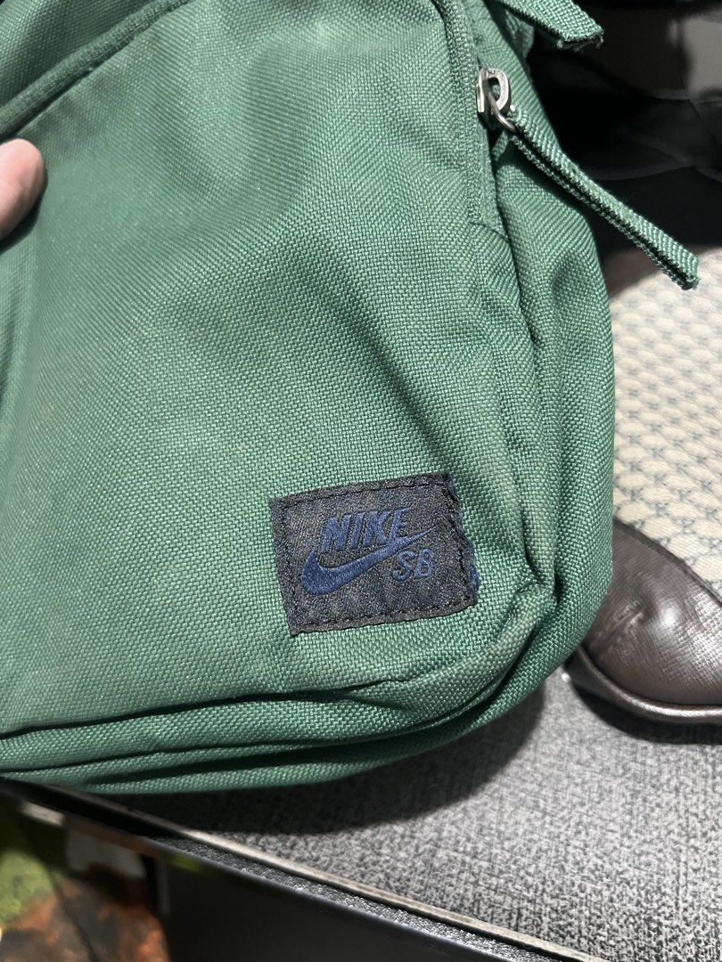 Nike Crossbody bag (Category: Sling Bags) located in Manila. Submitted by declutterbyron (Listing ID 1467866733, Image 2). Description: Authentic Nike Sling Can meet around BGC.